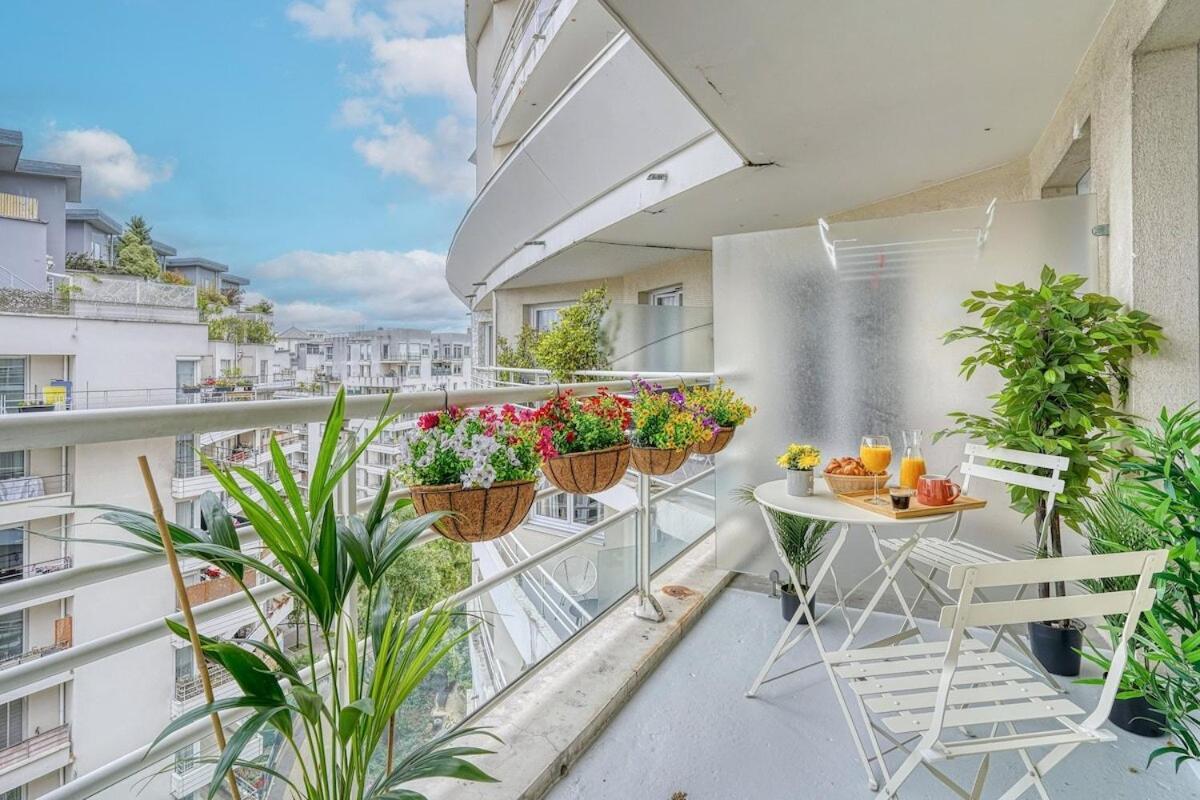Inn Place To Be Paris La Defense Курбевуа Экстерьер фото
